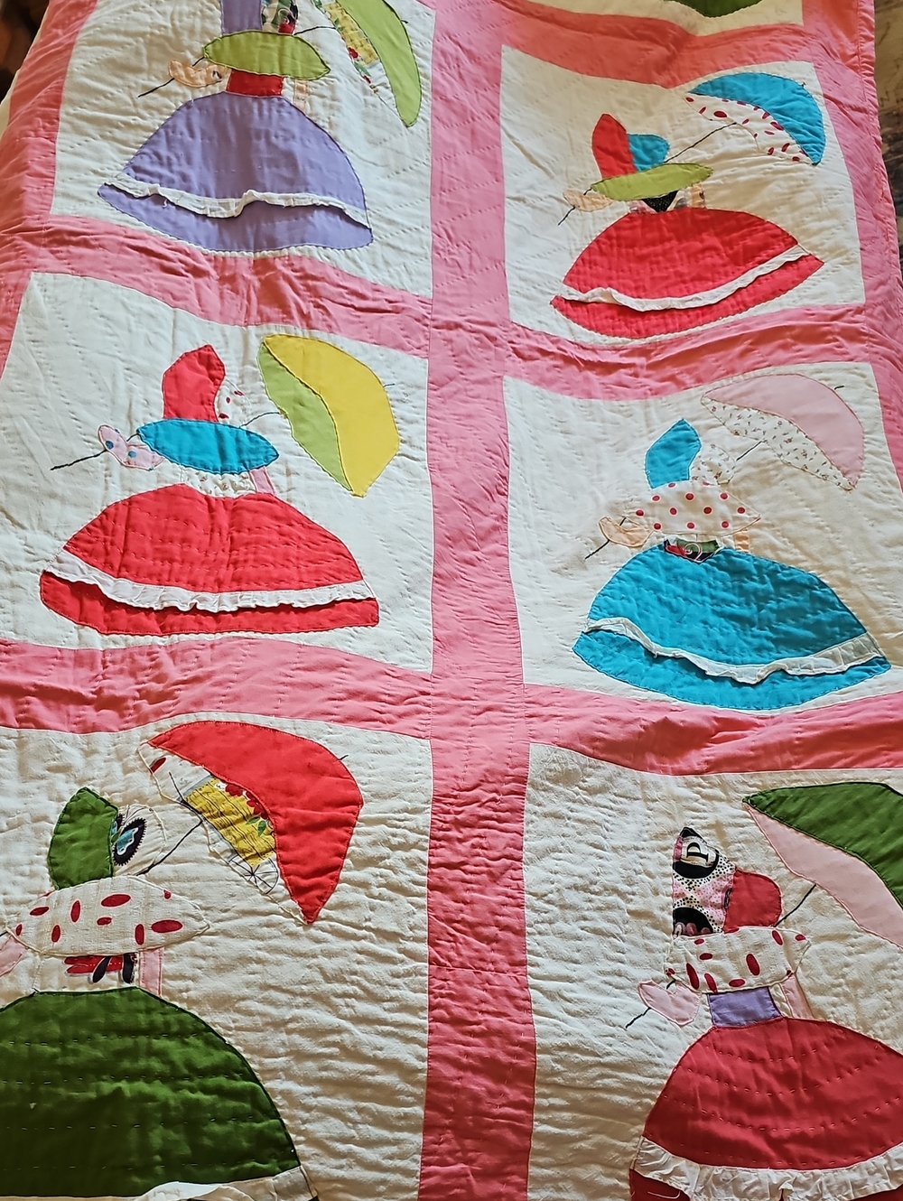 Vintage Handmade Sunbonnet Sue Quilt